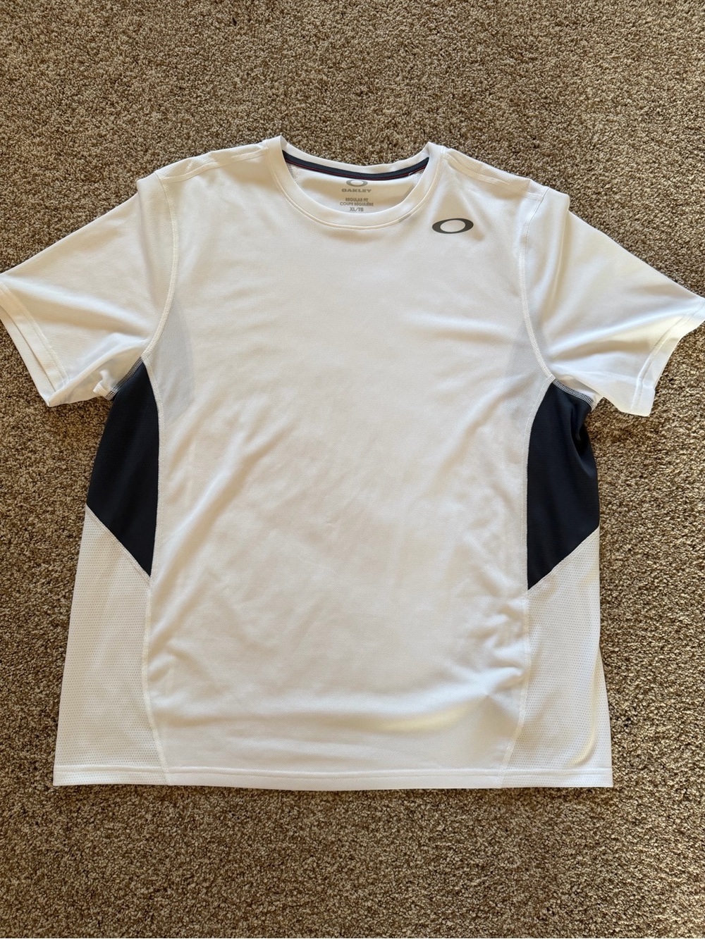 Oakley Regular Fit Counter Culture White Performance Athletic Shirt XL
